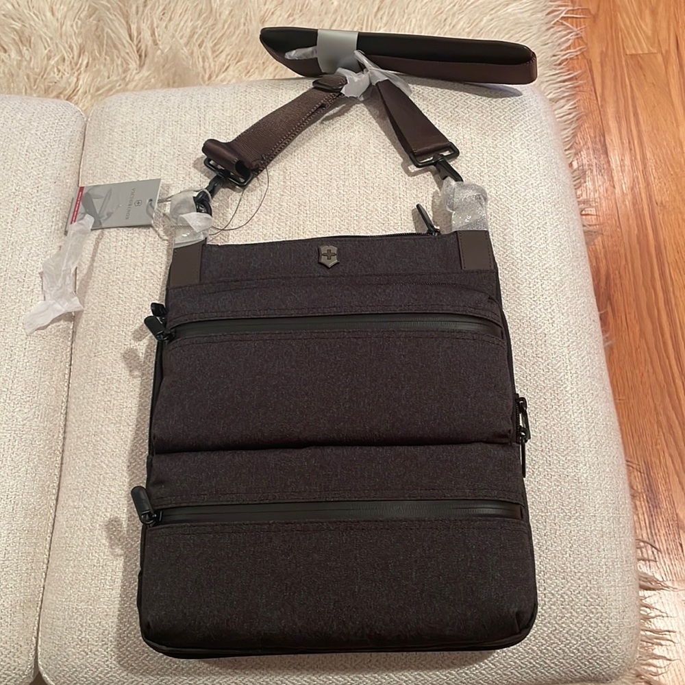 NWT Victorinix Architecture Urban cross body bag gray with brown strap